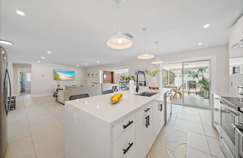 Southgate House | Renovated Modern Spacious Ranch with Pool near Siesta Key Beach and Downtown SRQ