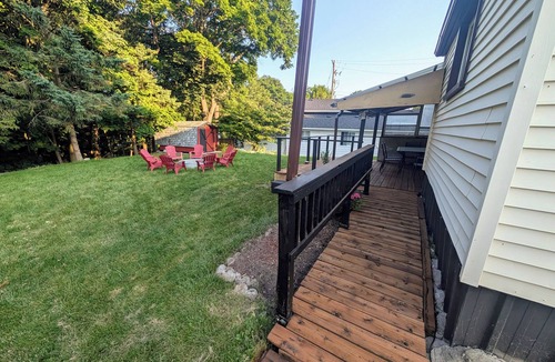 Port Stanley Cottage | Renovated Ravine Cottage | Walk to Beach | Sleeps 8 | A/C, BBQ, & Firepit