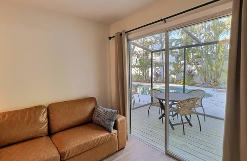 Siesta Key Condo | Renovated Siesta Key Vacation Rental W/Heated Pool Walking Distance to Beach
