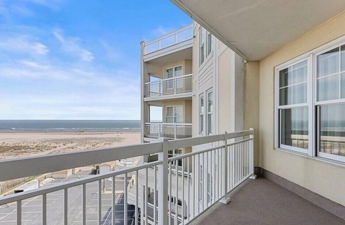 Diamond Beach Condo | Residence 509 at The Grand