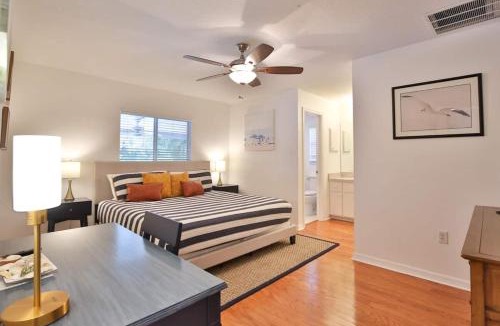 Palmetto House | Resort Saltwater Pool Spa Near Anna Maria