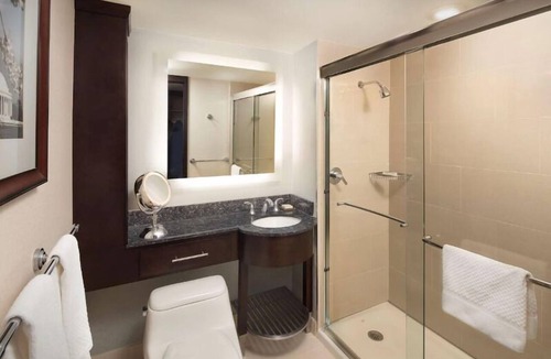 Dupont Circle Hotel | Retreat in the Heart of DC! Outdoor Swimming Pool, Pets are Welcome Here!