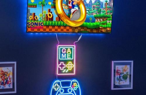 Brampton West House | Retro Arcade & Gaming Home by Pako Stays