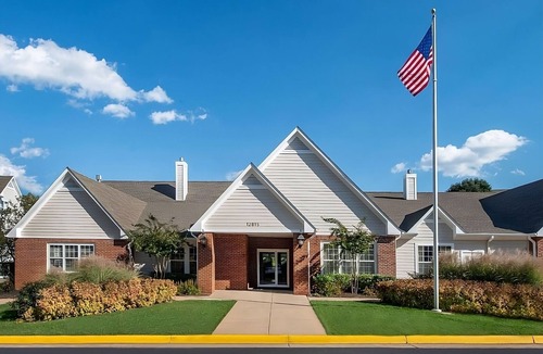 Fairfax Apartment | Revel In Aesthetic Charm! Free Breakfast, Near National Air and Space Museum!