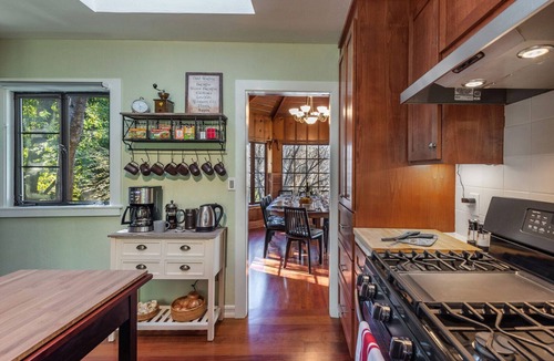 Northwood Villa | Rivendell ~ Lovely Riverfront Home, Classic Style with Modern Amenities