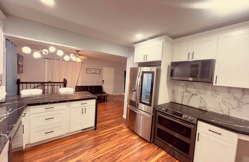 Tukwila Cottage | River-front Cottage house - Salmon Fishing at front door & All other attractions