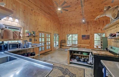 Bowman Cabin | River Retreat for the entire family