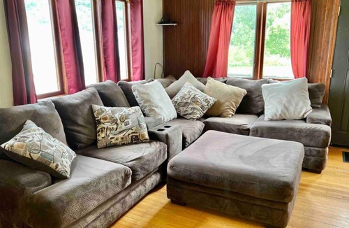 St. Joseph House | Riverfront 2 bdrm Jacuzzi Cabin with Sunset Balcony