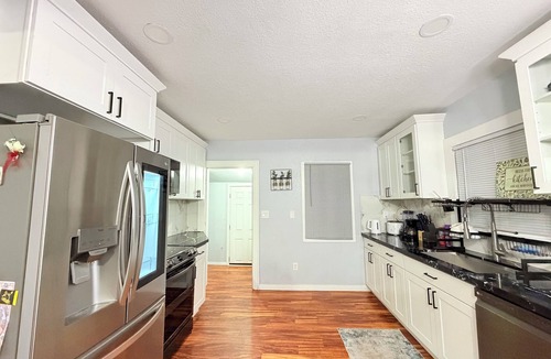 Tukwila Cottage | RiverFront 3bdr House Next to Airport, I5, Golfing, Casino, Mall, Boeing Mesuem