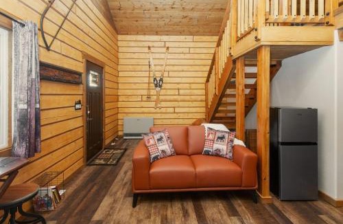 Houston House | Riverfront, Authentic, Luxury Log Cabin-Bull Moose