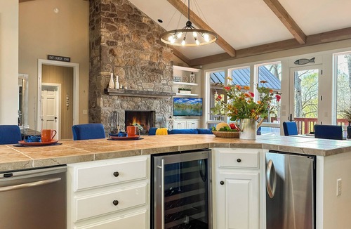 Pangburn House | Riverfront Bliss- Private River Dock & Two King rooms!