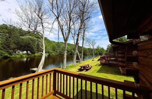 Crystal Falls House | Riverfront Cabin 2