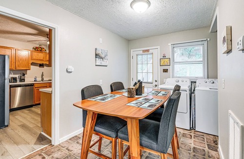 Cullowhee Cottage | Riverfront Cabin w/Mtn Views in Tuckasegee!