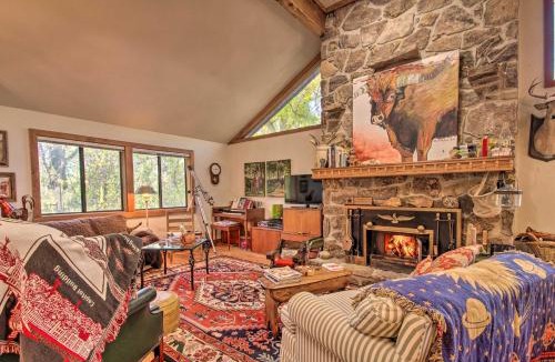 Mammoth Spring House | Riverfront Getaway w/Treehouse, Fire Pit & Deck!