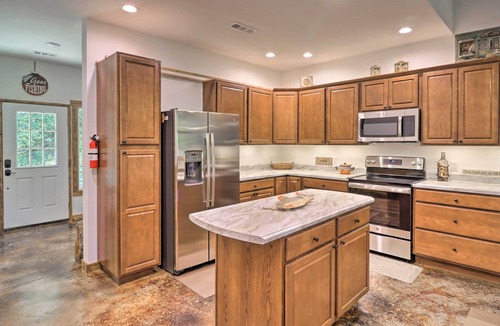 Lone Rock House | Riverfront 'Heaven on the White' w/Covered Patio!
