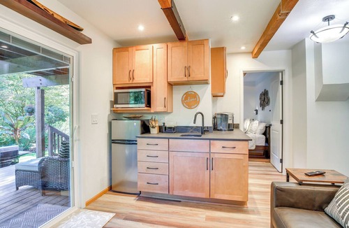 Sandy Apartment | Riverfront Sandy Retreat, Fish & Kayak On-Site