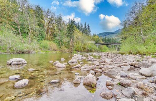 Skykomish House | Riverfront Skykomish Cabin w/Private Hot Tub!