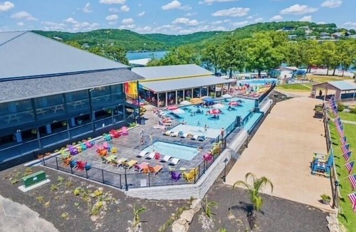 Indian Point Condo | Rock Lane 142 lakefront with resort amenities!