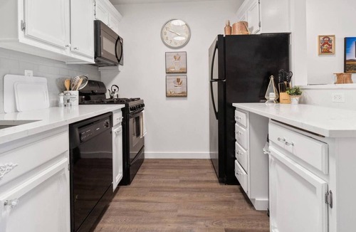 Boise Condo | Rock N' Roll + Sweet Dreams! Get Cozy Next to Indoor & Outdoor Fireplace'! 7 min Drive to Saint Als