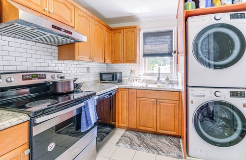 Rockville House | Rockville Home w/Spacious Yard: 17 Mi to DC!
