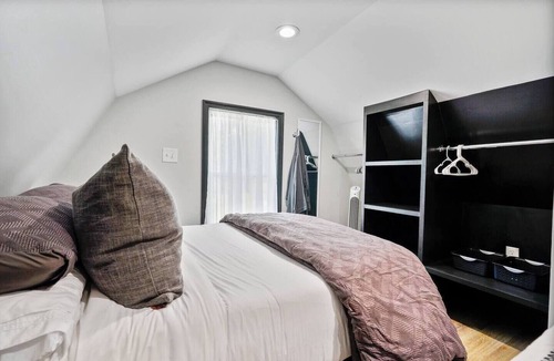 Leesburg House | Romantic Barn Loft | Wine Country & Weddings