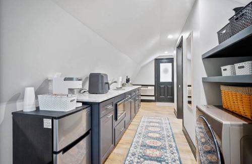 Leesburg House | Romantic Barn Loft | Wine Country & Weddings
