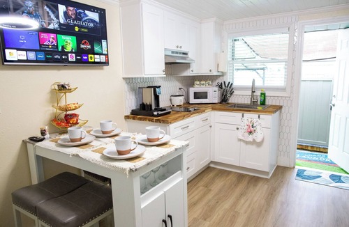 Clearwater House | "Romantic home with jacuzzi, 10 minutes from Clearwater Beach