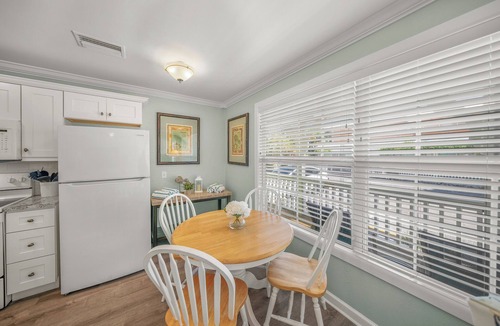 Bradenton Beach Cottage | Romantic Island Getaway! Just Steps from the Beach