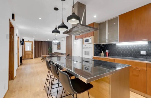 Hochelaga Apartment | Romantic urban cosy retreat located in vibrant aria & all shopping done on foot