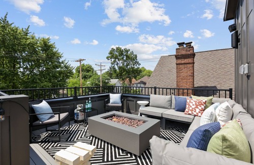 Franklin Park House | Rooftop Deck, Hot Tub, Speakeasy, Columbus Luxury