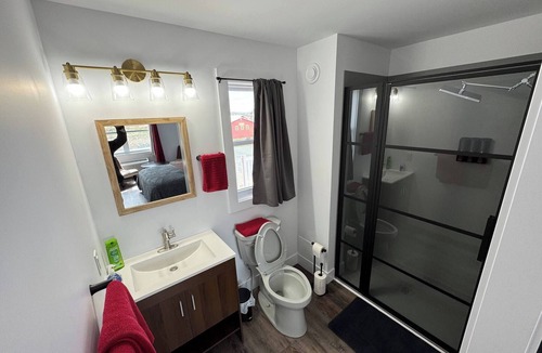 Membertou House | Room-red Farm Inn - Room 12