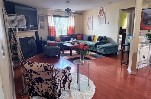 Creedmoor House | ROOMS Furnished 2 Queen RoomsSpacious CreedmoorHome Deck,Backyard Community Pool