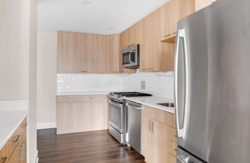 Crystal City Apartment | Roomy Crystal City 1BR w/ Gym & Concierge, steps to Metro, by Blueground