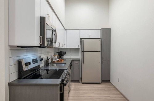 Roosevelt Apartment | Roosevelt Suite| Walk to Light Rail + Rooftop View