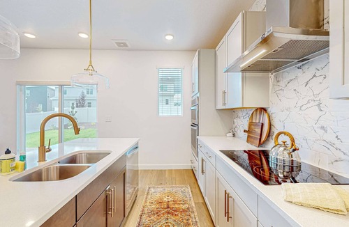 Park City House | Rose Wood Hideaway - Brand-new house in Park City with large yard & game room