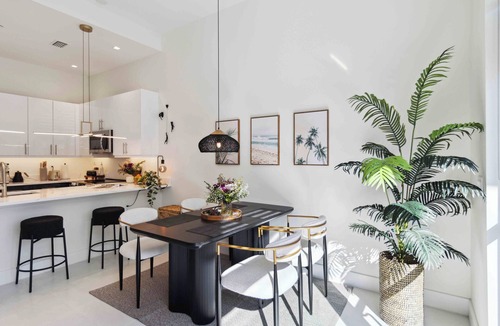 Gillespie Park Apartment | Rosemary District Beauty - Free Trolley to Beaches