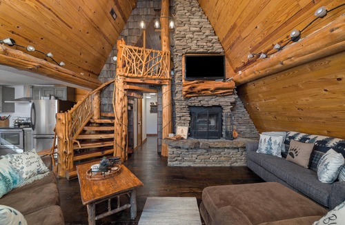 Ponce De Leon Cabin | Rustic A-frame Cedar Cabin with loft, Lg Grill Outdoor Dining & Fire pit!