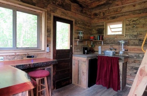 Hartshorn Cabin | Rustic Cabin Rental with Stunning Forest Views in the Ozarks, Missouri