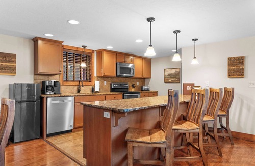 Reeds Spring Cabin | RUSTIC CABIN with 7 Master Suites! By Pool!