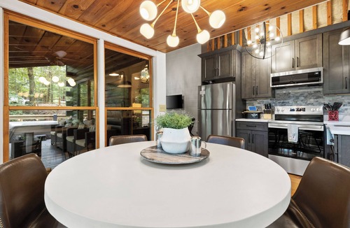 Blue Ridge Cabin | Rustic-Chic Forest Cabin with Hot Tub in Blue Ridge