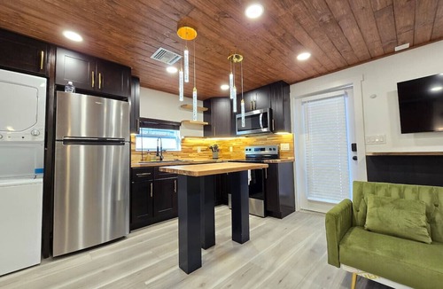 College Park House | Rustic Chic Tiny house @College/Winter Pk. Sleep 4
