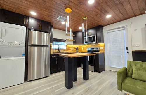 College Park House | Rustic Chic Tiny house @College/Winter Pk. Sleep 4