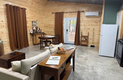 Grapevine Cabin | Rustic Lodge. Quiet and cozy