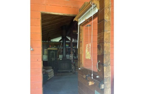 Marblemount Cabin | Rustic OFF GRID Cabin plus bunk house sleeps 6!