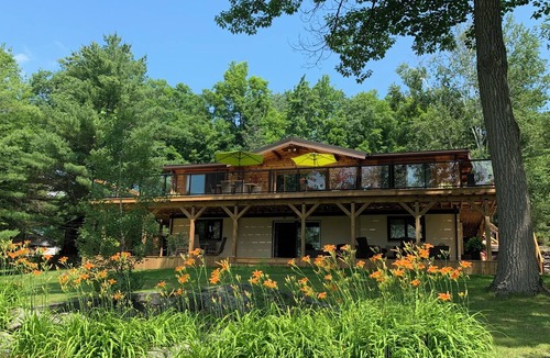 Severn Cottage | Rustic Panabode Cottage Georgian Bay