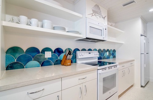 Holmes Beach Cottage | Sailfish Gulf Suites #3, Modern Amenities, Steps to the Beach