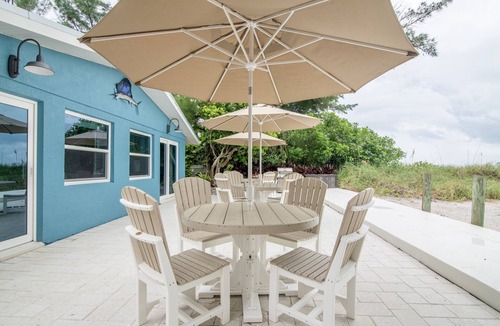 Holmes Beach Cottage | Sailfish Gulf Suites #3, Modern Amenities, Steps to the Beach