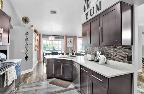 Boyette Springs Villa | Saltwater Heated Pool 15 Min to Downtown & Parks
