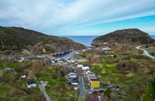 Quidi Vidi House | Samuelson House Quidi Vidi Deck Spa Bath