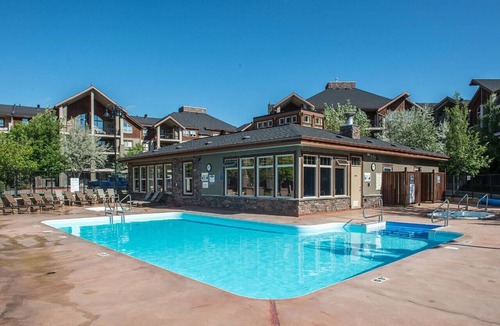 Invermere Apartment | Sapphire Serenity | Hot Tub | Pool | Ground Floor